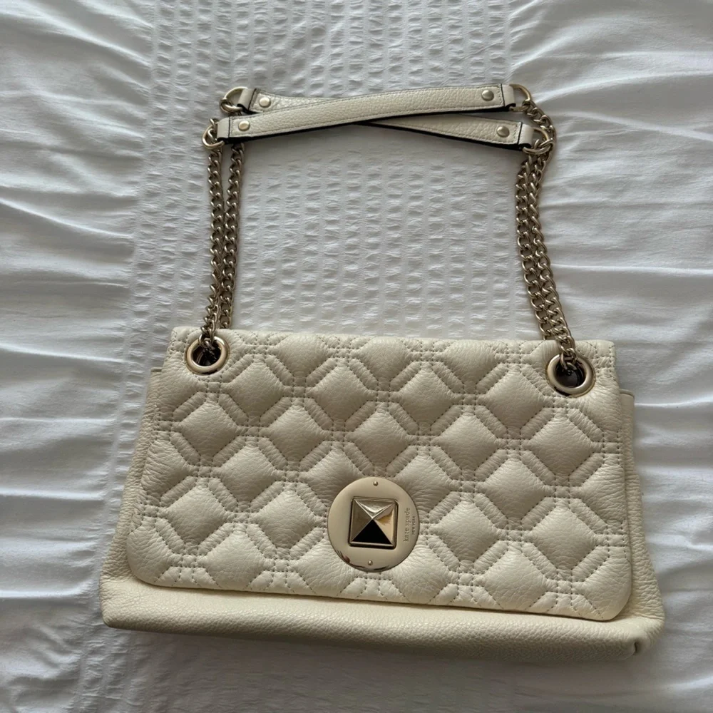Kate Spade Astor Court Cynthia Shoulder Bag In Cream with Gold-tone Hardware